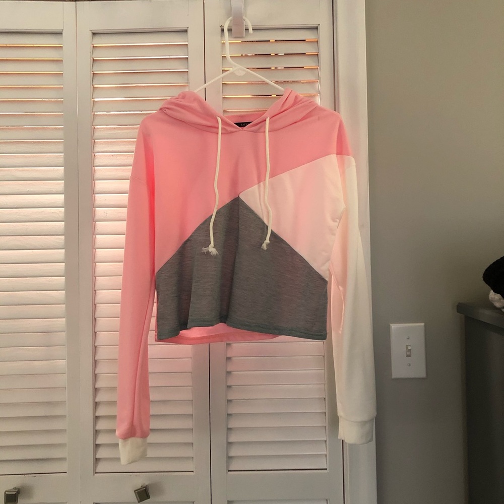 Zaful Asymmetrical Pink and White Cropped Hoodie